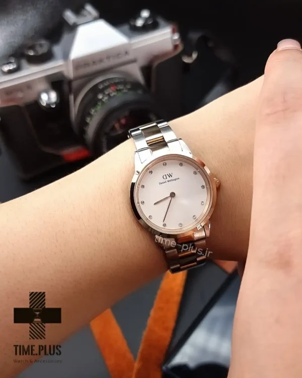 ساعت مچی زنانه دنیل ولینگتون نقره ای و رز گلد