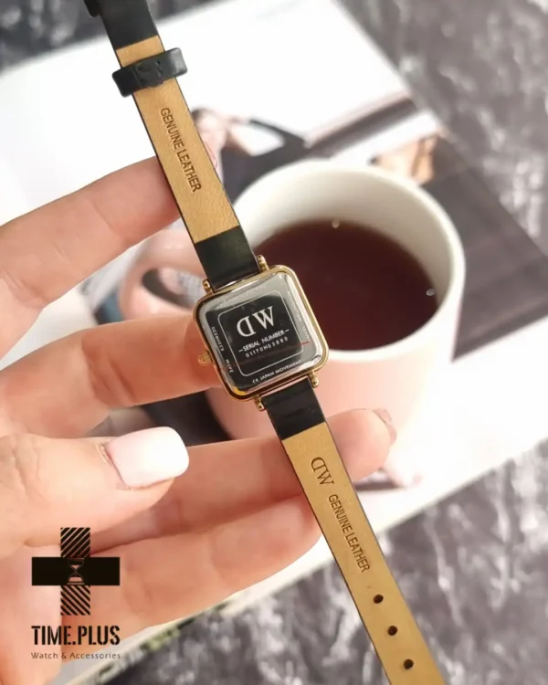 ساعت مچی زنانه دنیل ولینگتون طلایی