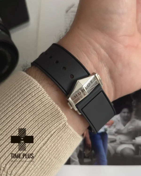 ساعت مچی مردانه هوبلو مدل sang bleu cornogrph نقره ای مشکی