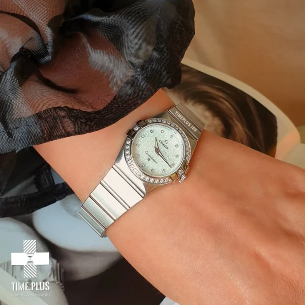 ساعت مچی زنانه امگا نقره‌ای