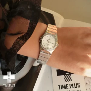 ساعت مچی زنانه امگا نقره‌ای