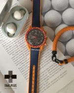 ساعت مچی زنانه امگاسواچ مدل Mission to Mars ترکیبی از نارنجی و قرمز الهام گرفته از رنگ‌های سیاره مریخ