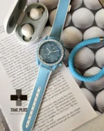 ساعت مچی زنانه امگاسواچ مدل Mission To Uranus ترکیب آبی آسمانی و سفید الهام گرفته از رنگ‌های سیاره اورانوس