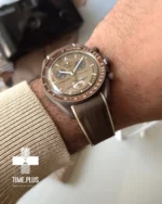 ساعت مچی مردانه امگاسواچ مدل Mission to Saturn ترکیب قهوه‌ای و کرم الهام گرفته از رنگ‌های سیاره زحل