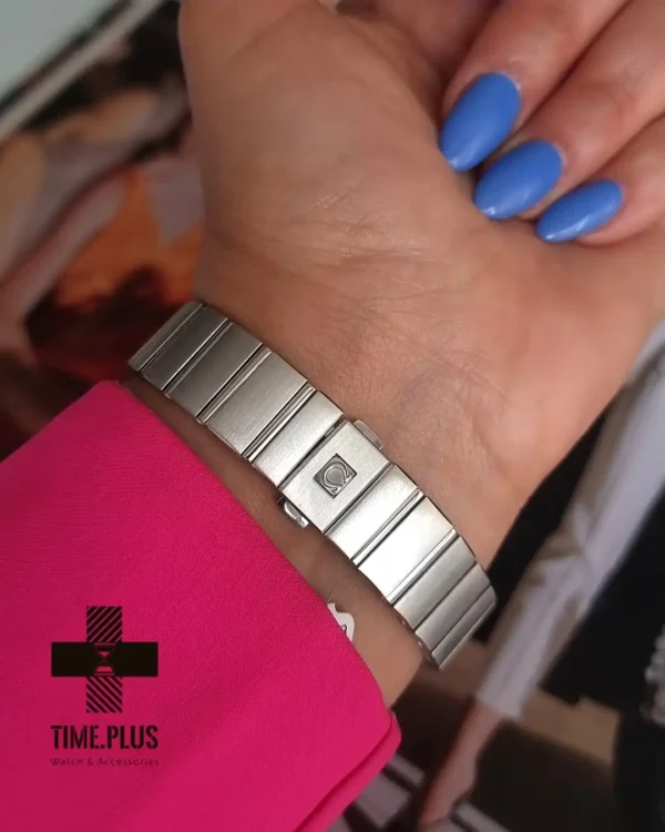 ساعت مچی زنانه امگا مدل کانسلیشن نقره ای