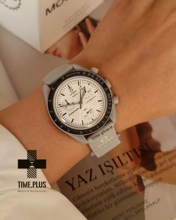 ساعت مچی زنانه امگاسواچ مدل Mission to MoonSwatch 1965 طوسی