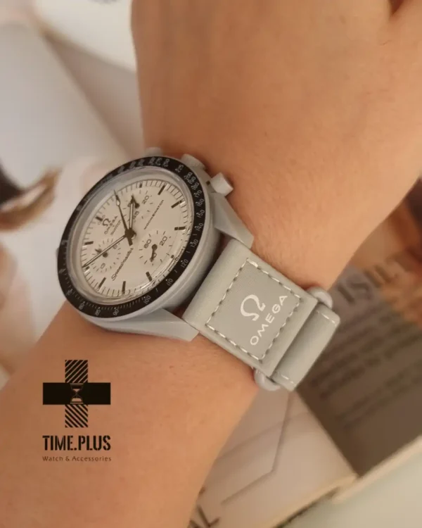 ساعت مچی زنانه امگاسواچ مدل Mission to MoonSwatch 1965 طوسی